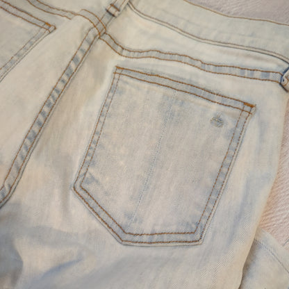 Rag & Bone Zipper Capri JeansSnag trendy Rag & Bone Zipper Capri Jeans, size 28. Perfect fit with chic side zippers & cool distress. Limited stock, buy today!$45.00Boston304