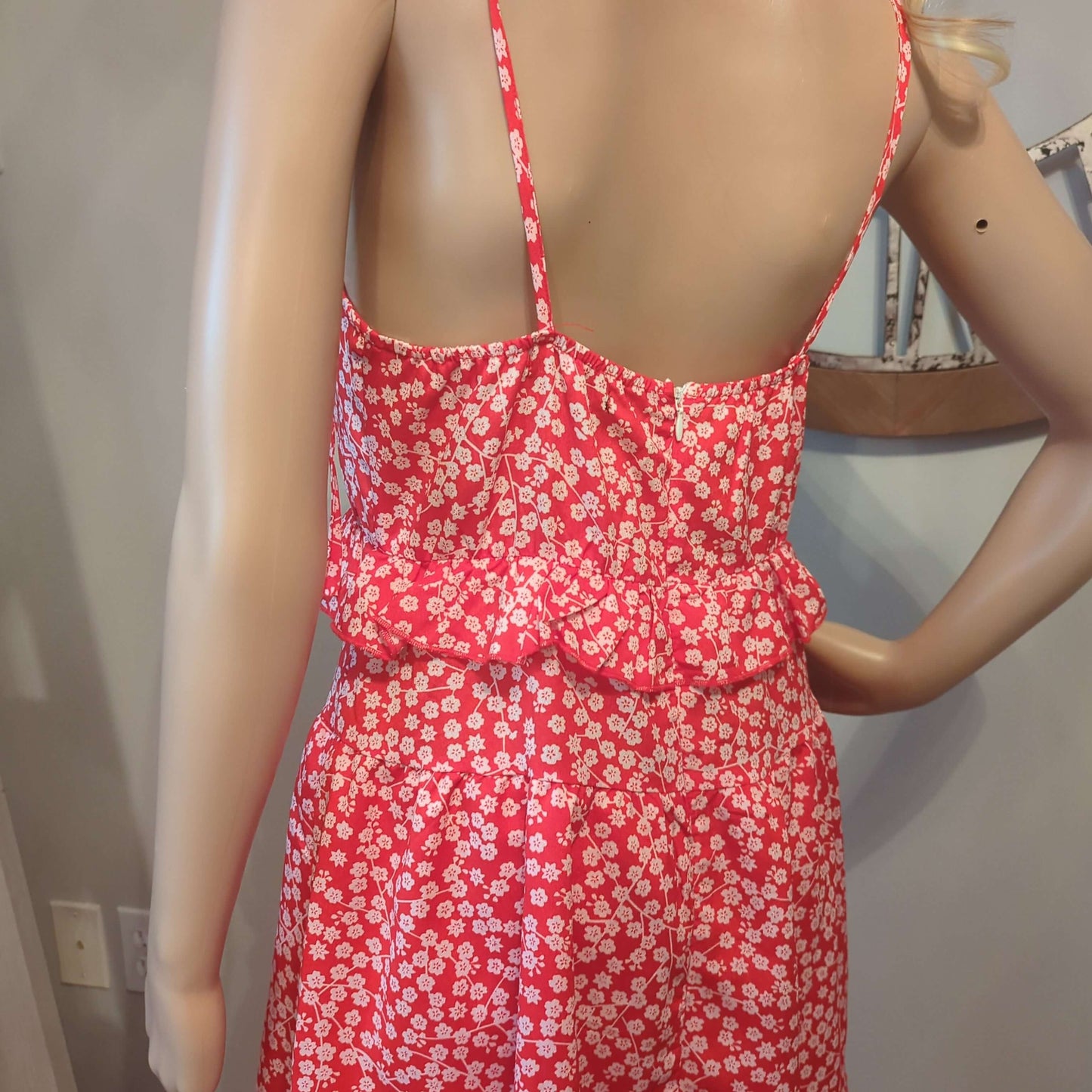 Simplee sundressFlaunt in style with Simplee's lightweight sundress. Perfect fit with adjustable tie straps, sexy back zip. Ideal for summer days.$25.00Boston304