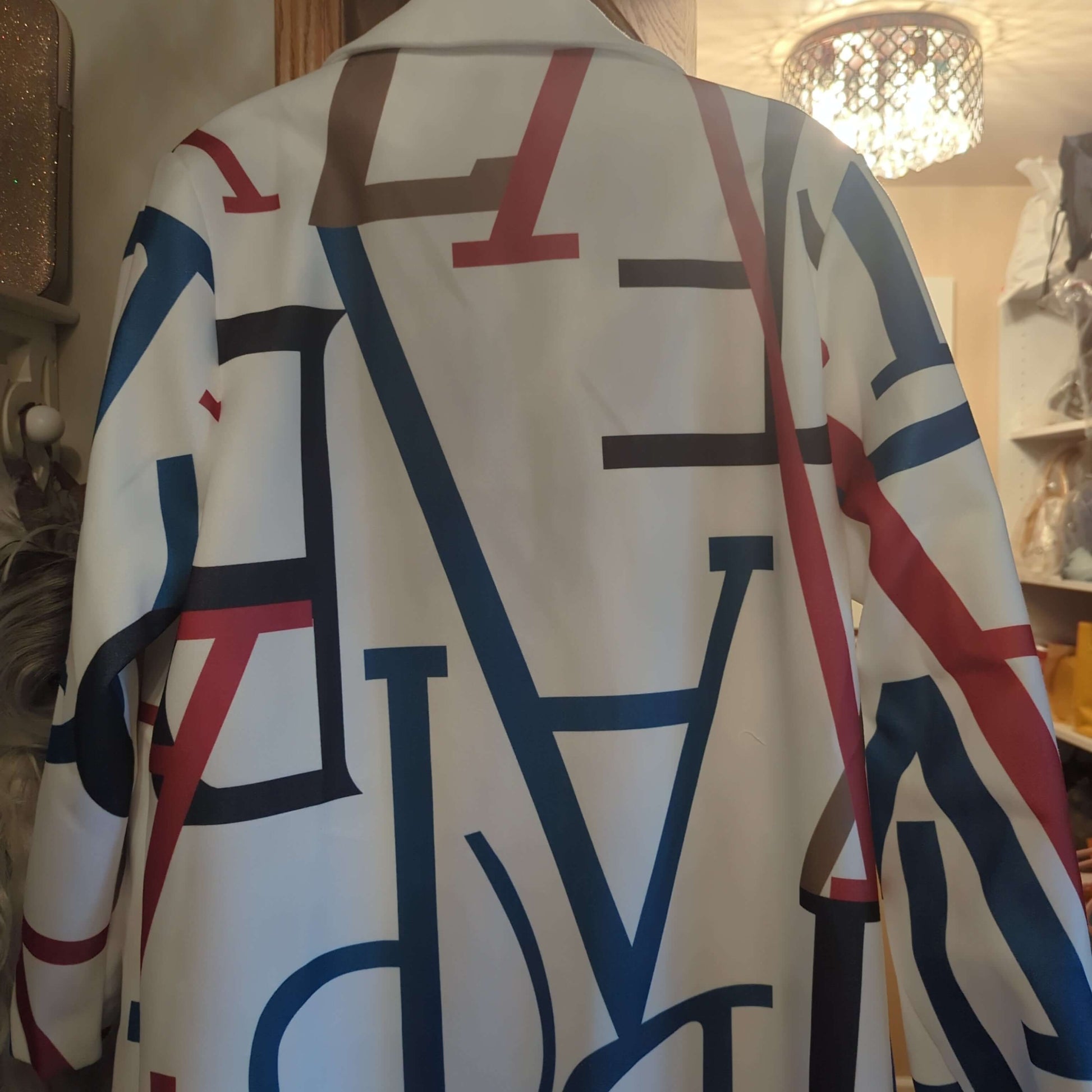 Gorgeous abstract letter print overcoatStand out in our XL cream overcoat with bold abstract lettering. Perfect oversized fit for comfort & style. Snag this glam piece now!$119.00Boston304