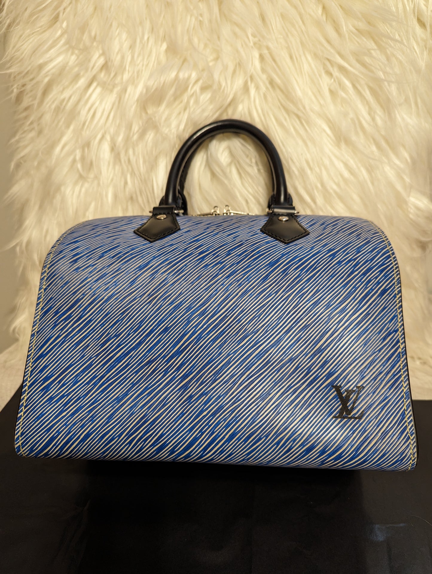 Louis Vuitton Epi Denim Bandouliere Speedy 25Elevate your style with the Louis Vuitton Epi Denim Bandouliere Speedy 25. Nearly new with luxe suede interior. Limited edition!$1899.00Boston304