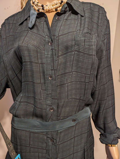 Rag & Bone Silk Shirt DressShop now: Stunning Rag & Bone black & green plaid silk shirt dress. Size 10, M-L fit, versatile sleeves, chic pockets. New & unworn.$225.00Boston304