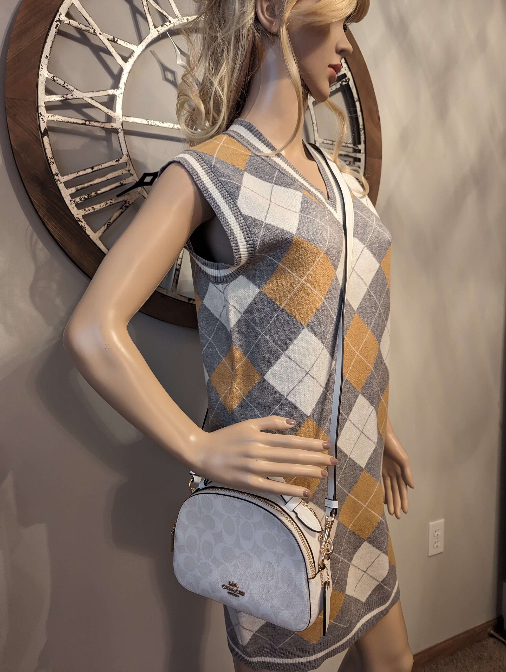 Willow & Wind mini argyle sweater dressShop the latest Willow & Wind mini dress in argyle. Perfect fit with stretch, super soft & stylish. Get your preppy chic look today!$79.00Boston304