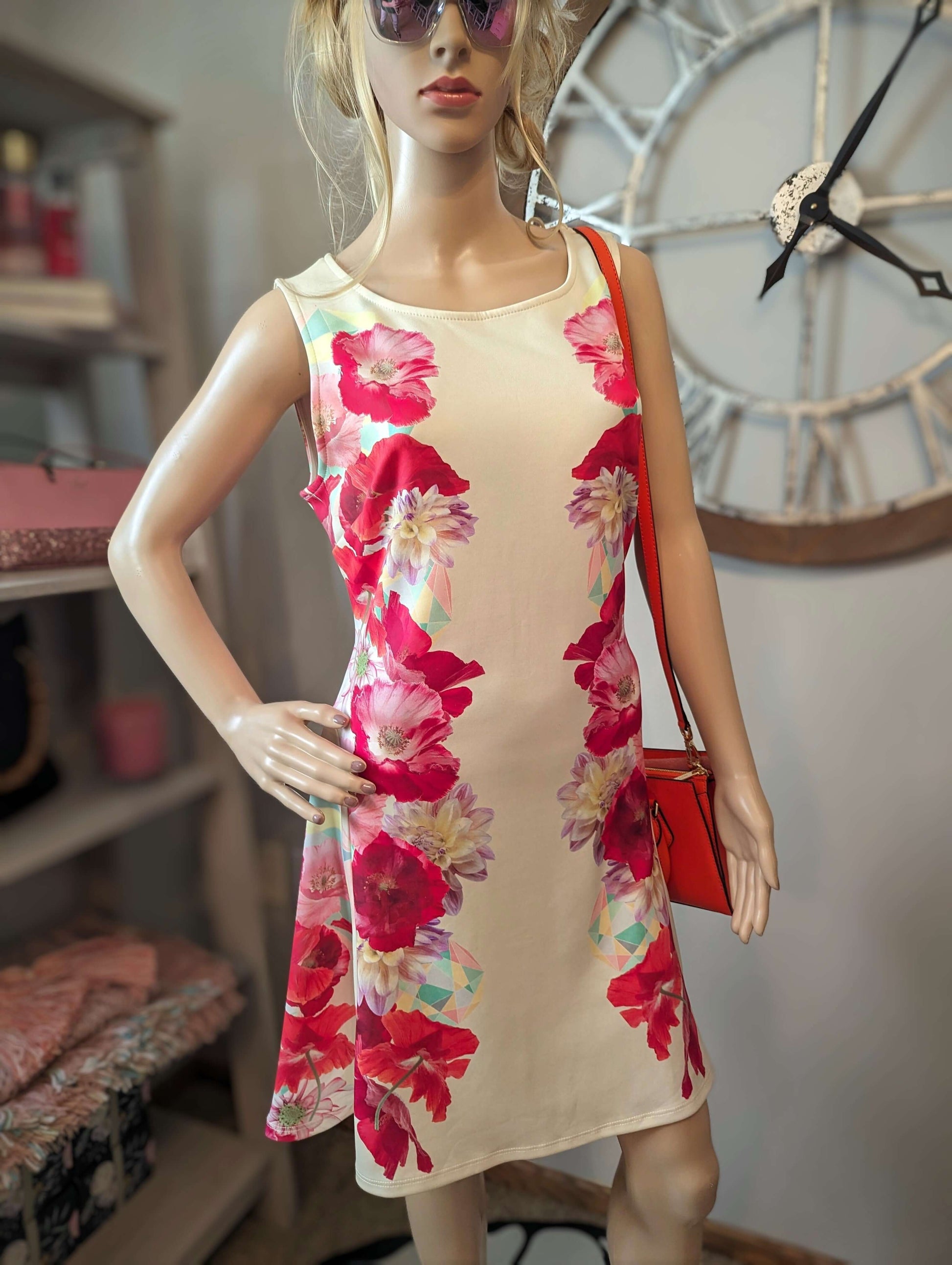 Vintage Neiman Marcus floral dressSnag this charming medium-sized Neiman Marcus vintage dress. Soft yellow, with a slimming floral design, in excellent condition.$129.00Boston304