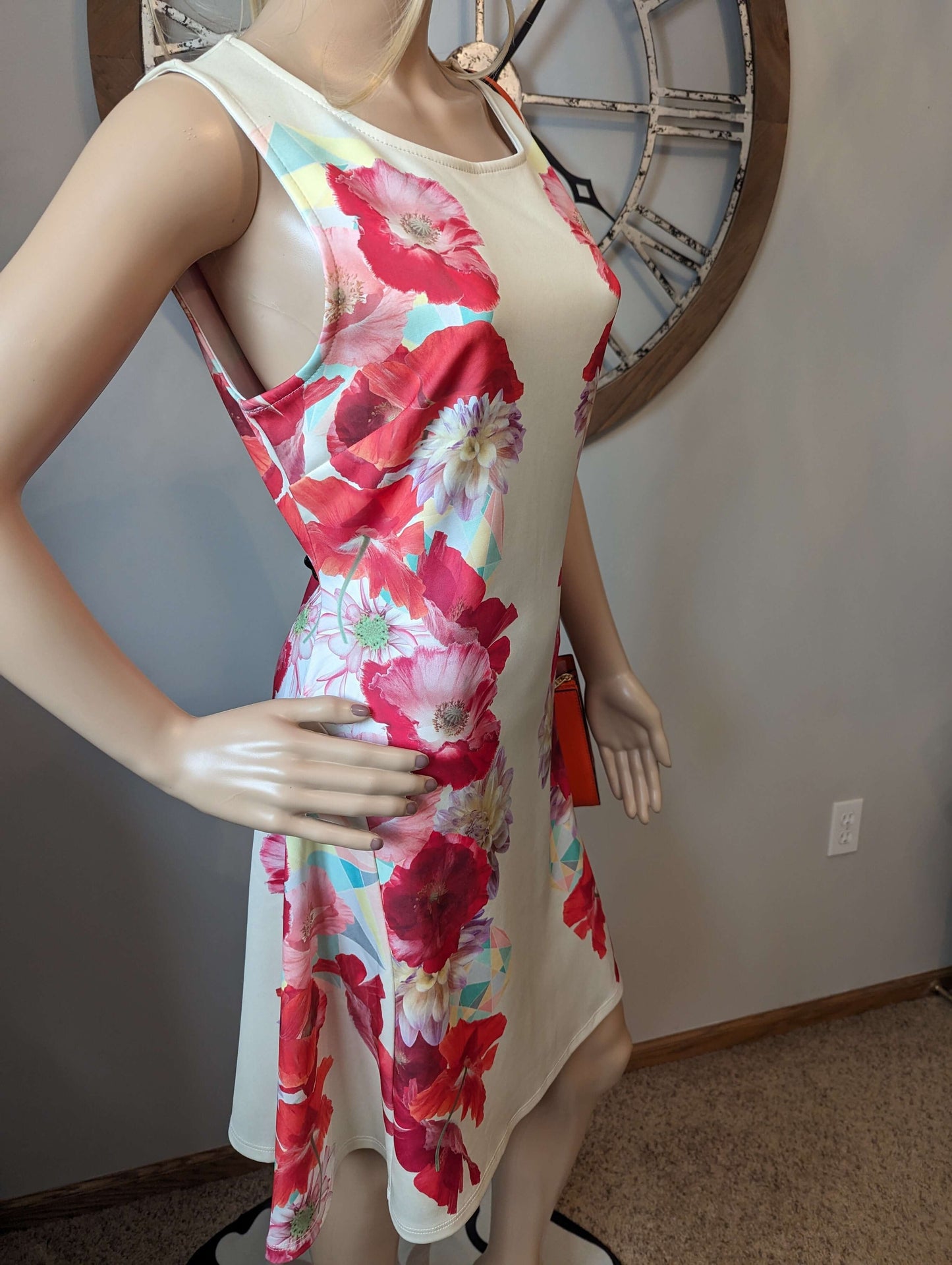 Vintage Neiman Marcus floral dressSnag this charming medium-sized Neiman Marcus vintage dress. Soft yellow, with a slimming floral design, in excellent condition.$129.00Boston304