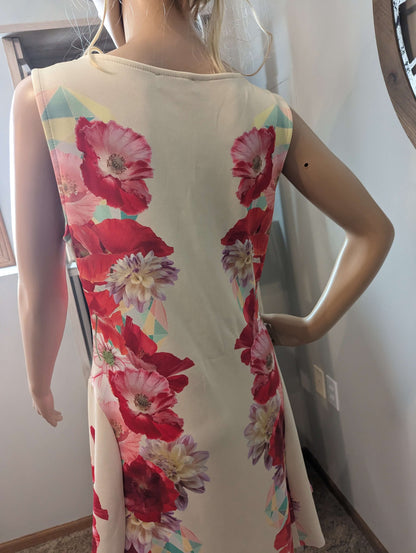 Vintage Neiman Marcus floral dressSnag this charming medium-sized Neiman Marcus vintage dress. Soft yellow, with a slimming floral design, in excellent condition.$129.00Boston304