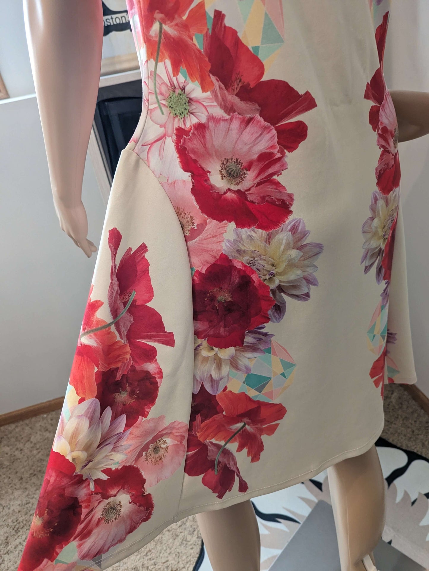 Vintage Neiman Marcus floral dressSnag this charming medium-sized Neiman Marcus vintage dress. Soft yellow, with a slimming floral design, in excellent condition.$129.00Boston304