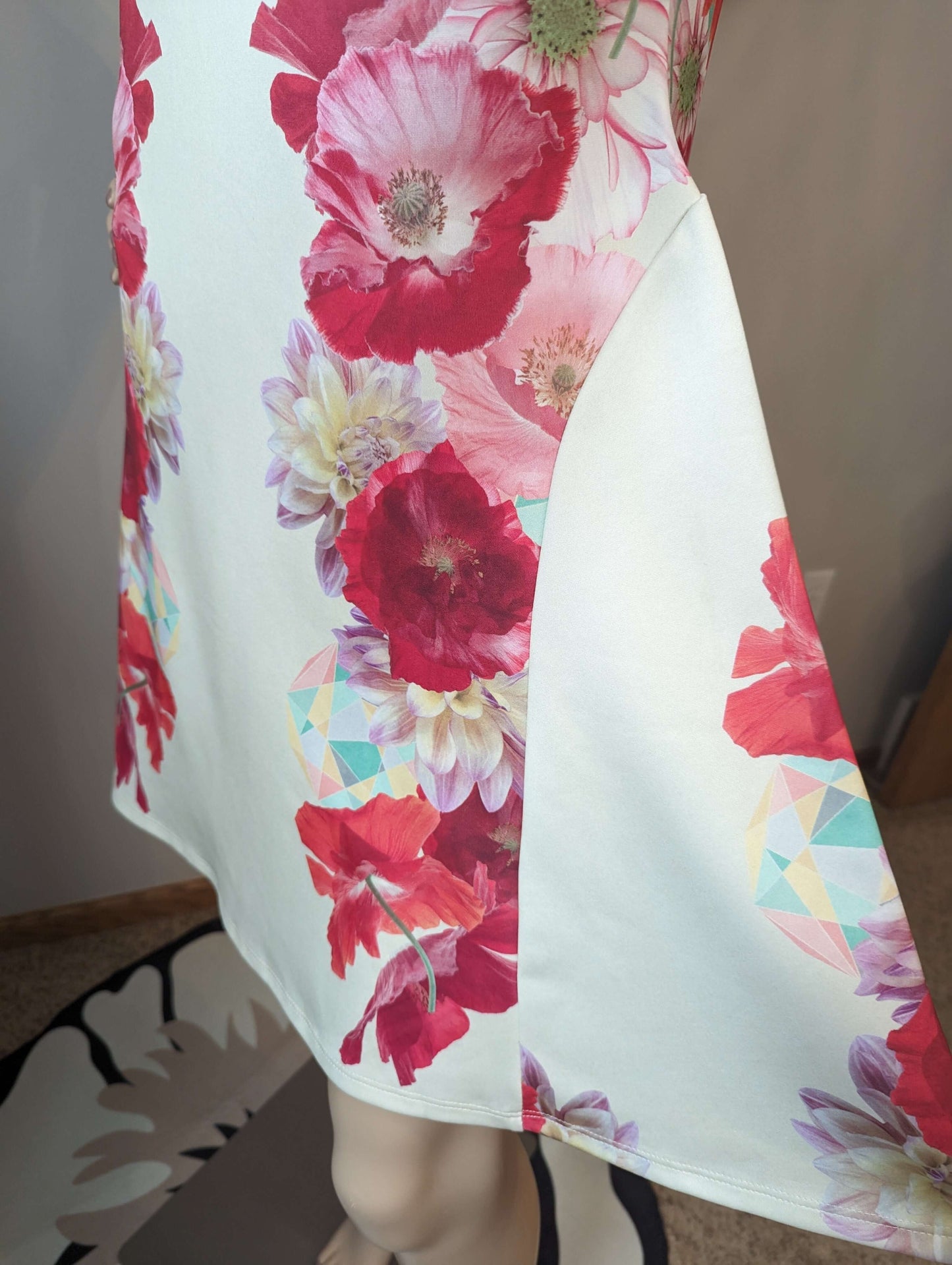 Vintage Neiman Marcus floral dressSnag this charming medium-sized Neiman Marcus vintage dress. Soft yellow, with a slimming floral design, in excellent condition.$129.00Boston304