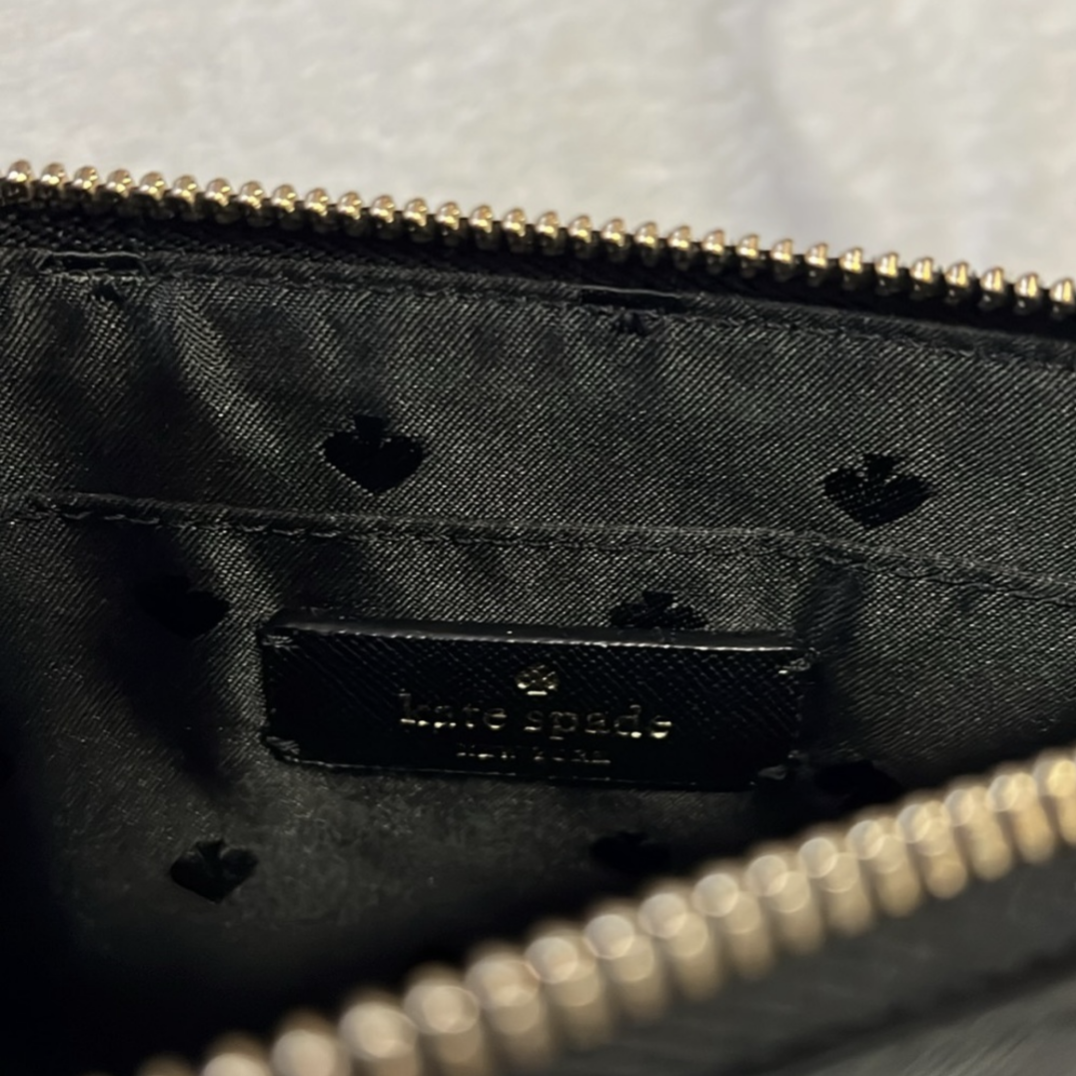 Kate Spade crossbody bag in black crossgrain leather with black glitter detailShop the pristine Kate Spade crossbody in black leather with glitter. Perfect size at 9x6. Elevate your style with this like-new gem.$179.00Boston304