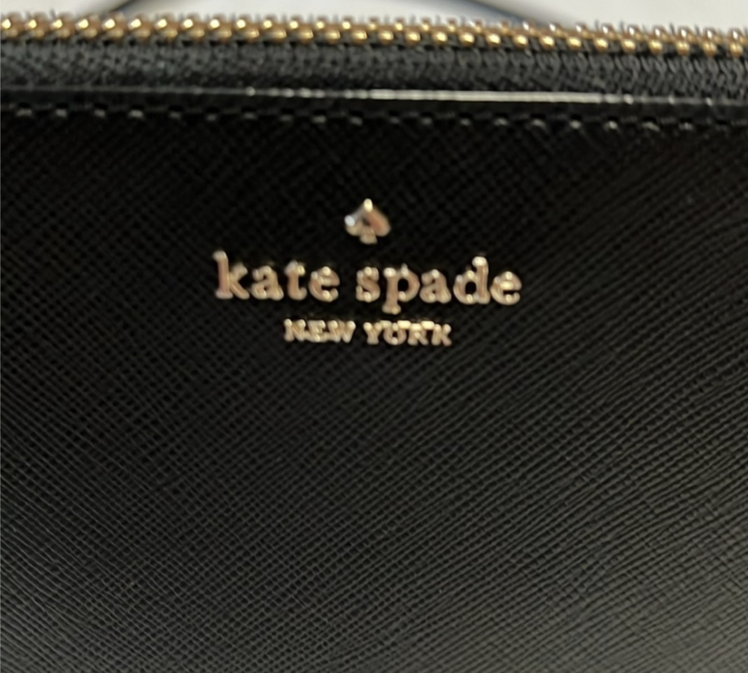 Kate Spade crossbody bag in black crossgrain leather with black glitter detailShop the pristine Kate Spade crossbody in black leather with glitter. Perfect size at 9x6. Elevate your style with this like-new gem.$179.00Boston304