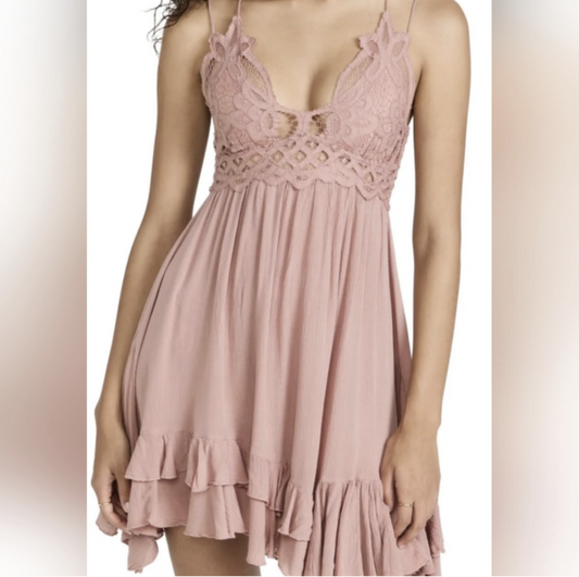 Free People Adella Dress in RoseSnap up the Free People Adella Dress in Rose for a stunning look. Size XS/S with adjustable straps. Perfect with a jean jacket. Shop now!$68.00Boston304