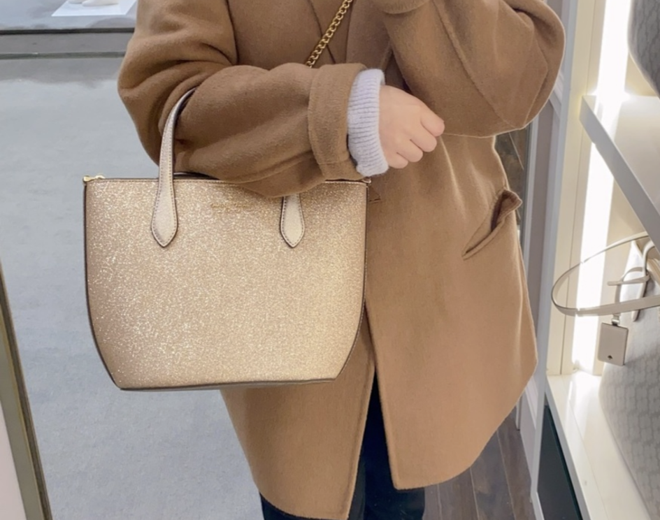 Kate Spade Gold Glimmer SatchelElevate your style with the Kate Spade Gold Glimmer Satchel. Versatile crossbody with elegant shimmer, gold hardware & top zip. Shop now!$199.00Boston304