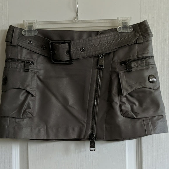 Burberry skirtElevate your style with this like-new Burberry metallic mini skirt, UK size 40 (US 4/5). Perfect to add a touch of glamour to any outfit.$900.00Boston304