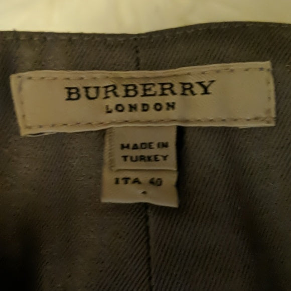 Burberry skirtElevate your style with this like-new Burberry metallic mini skirt, UK size 40 (US 4/5). Perfect to add a touch of glamour to any outfit.$900.00Boston304