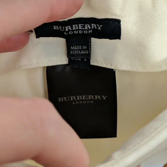 Burberry pleated skirtElevate your style with our Authentic Burberry pleated skirt, perfect fit, and excellent craftsmanship. Ideal for any wardrobe.$599.00Boston304