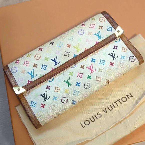 Louis Vuitton vintage Murakami w/dustbagOwn a piece of luxury with the Vintage Louis Vuitton Murakami. Perfect condition, versatile for all occasions. A rare find for fashion lovers.$525.00Boston304