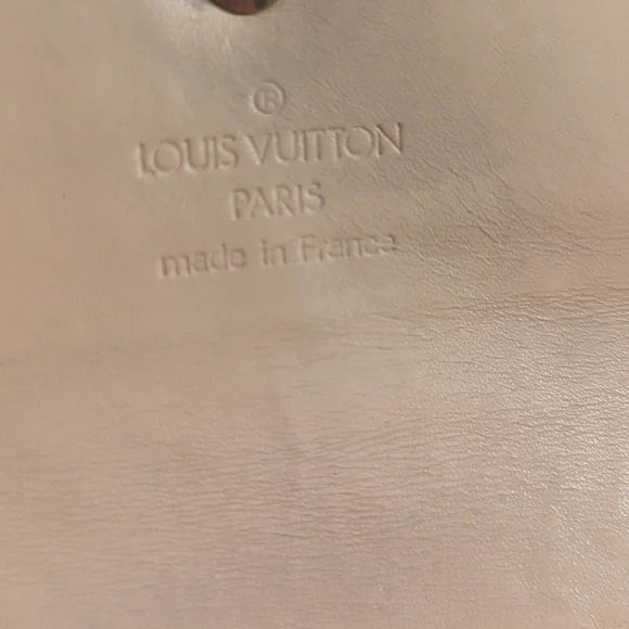 Louis Vuitton vintage Murakami w/dustbagOwn a piece of luxury with the Vintage Louis Vuitton Murakami. Perfect condition, versatile for all occasions. A rare find for fashion lovers.$525.00Boston304