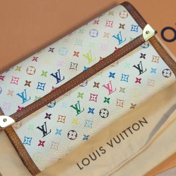 Louis Vuitton vintage Murakami w/dustbagOwn a piece of luxury with the Vintage Louis Vuitton Murakami. Perfect condition, versatile for all occasions. A rare find for fashion lovers.$525.00Boston304