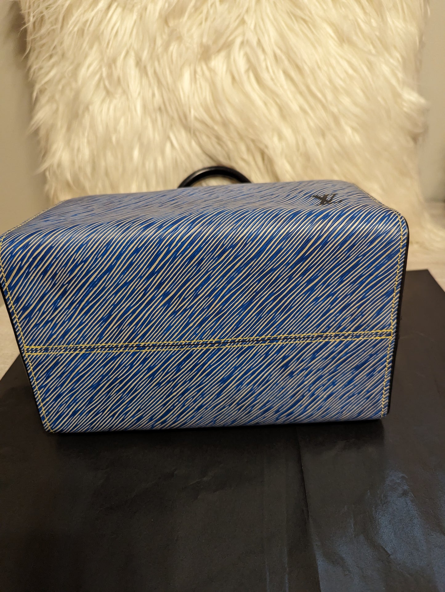 Louis Vuitton Epi Denim Bandouliere Speedy 25Elevate your style with the Louis Vuitton Epi Denim Bandouliere Speedy 25. Nearly new with luxe suede interior. Limited edition!$1899.00Boston304