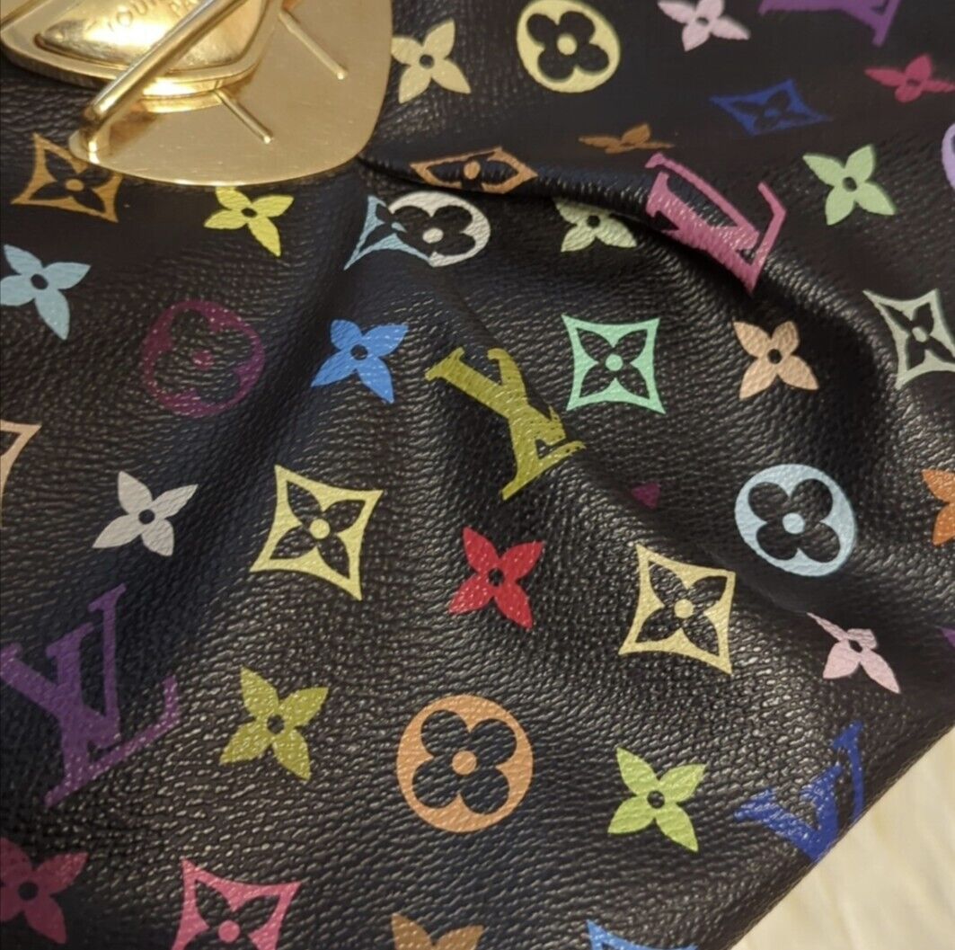 Louis Vuitton Murakami Ursula Black/Multicolor Monogram CanvasElevate your style with the Louis Vuitton Murakami Ursula handbag. A luxury black/multicolor monogram canvas accessory.$3900.00Boston304