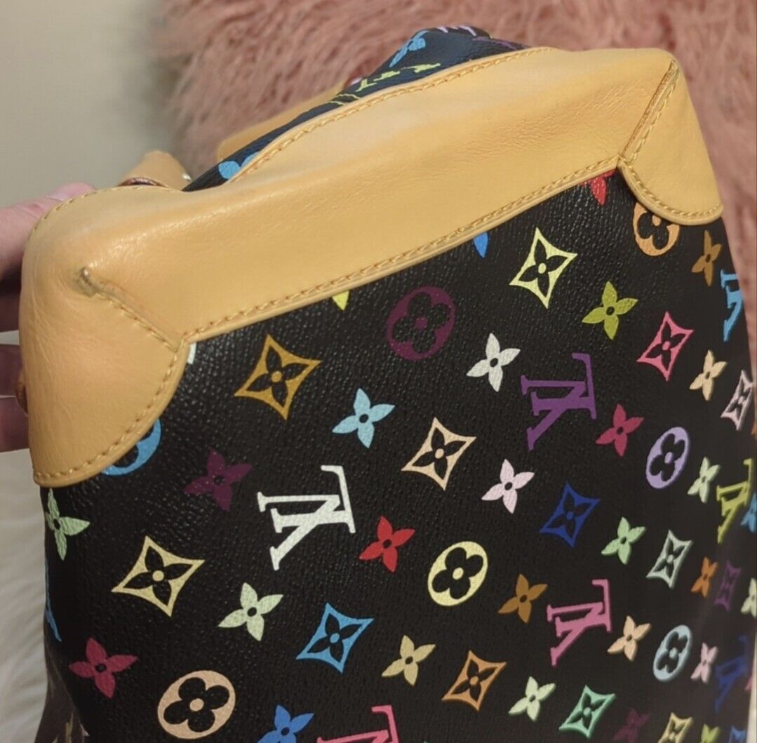 Louis Vuitton Murakami Ursula Black/Multicolor Monogram CanvasElevate your style with the Louis Vuitton Murakami Ursula handbag. A luxury black/multicolor monogram canvas accessory.$3900.00Boston304