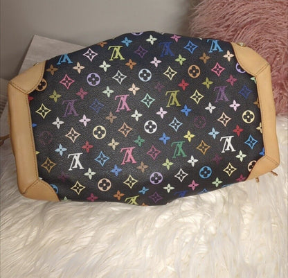 Louis Vuitton Murakami Ursula Black/Multicolor Monogram CanvasElevate your style with the Louis Vuitton Murakami Ursula handbag. A luxury black/multicolor monogram canvas accessory.$3900.00Boston304