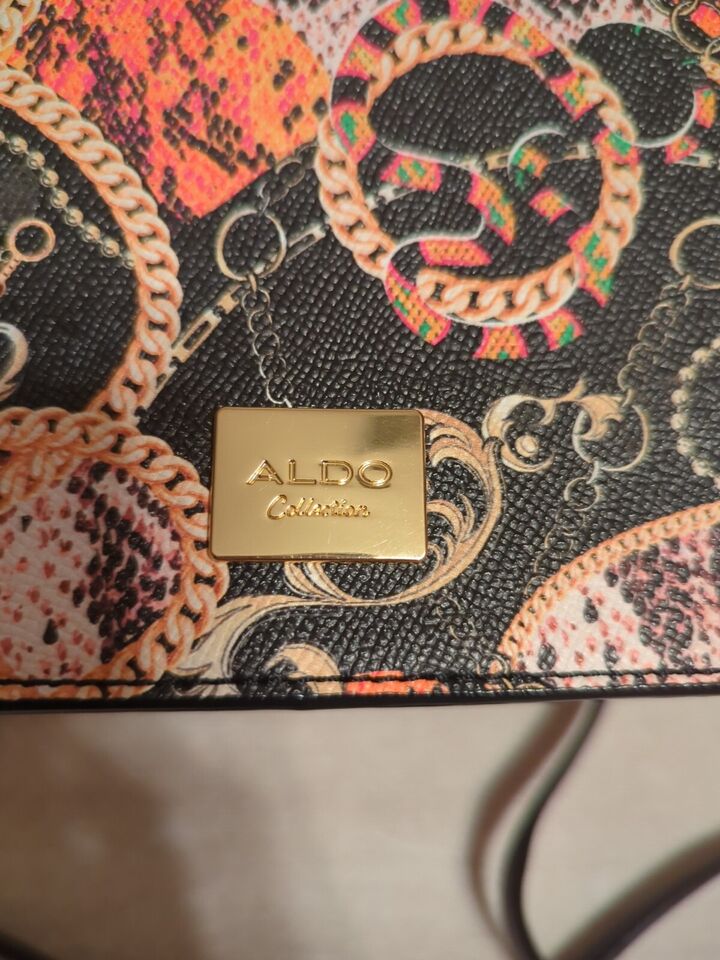 Aldo Premium Rare Rhinestone Snake BagElevate your style with the Aldo Premium Rare Rhinestone Snake Bag. Dazzling, luxurious, and perfect for any occasion.$159.00Boston304